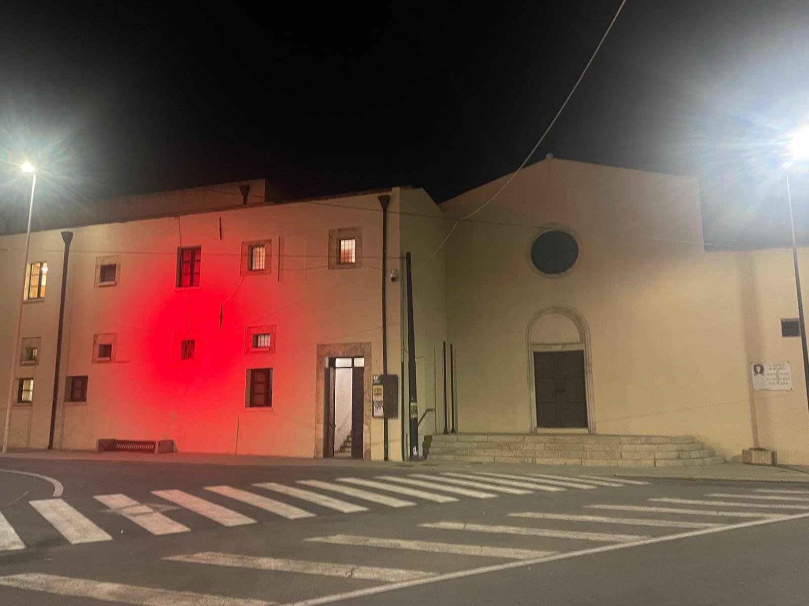 Ex Convento illuminato di rosso nella Giornata per eliminazione delle armi nucleari