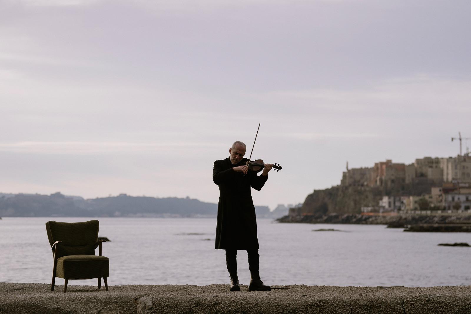 Tre gli eventi de 'La luna sotto casa' spicca la classe del violinista Lino Cannavacciuolo